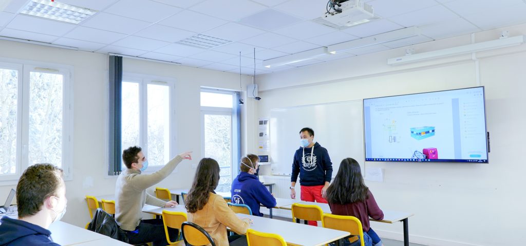 école d’ingénieurs Transformation digitale des salles de classe pour garantir la réussite éducative dans l’enseignement à distance