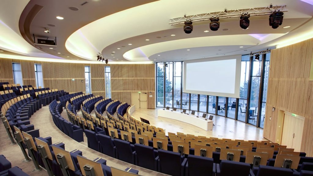 intégration audiovisuelle pour un auditorium et salle de conférence